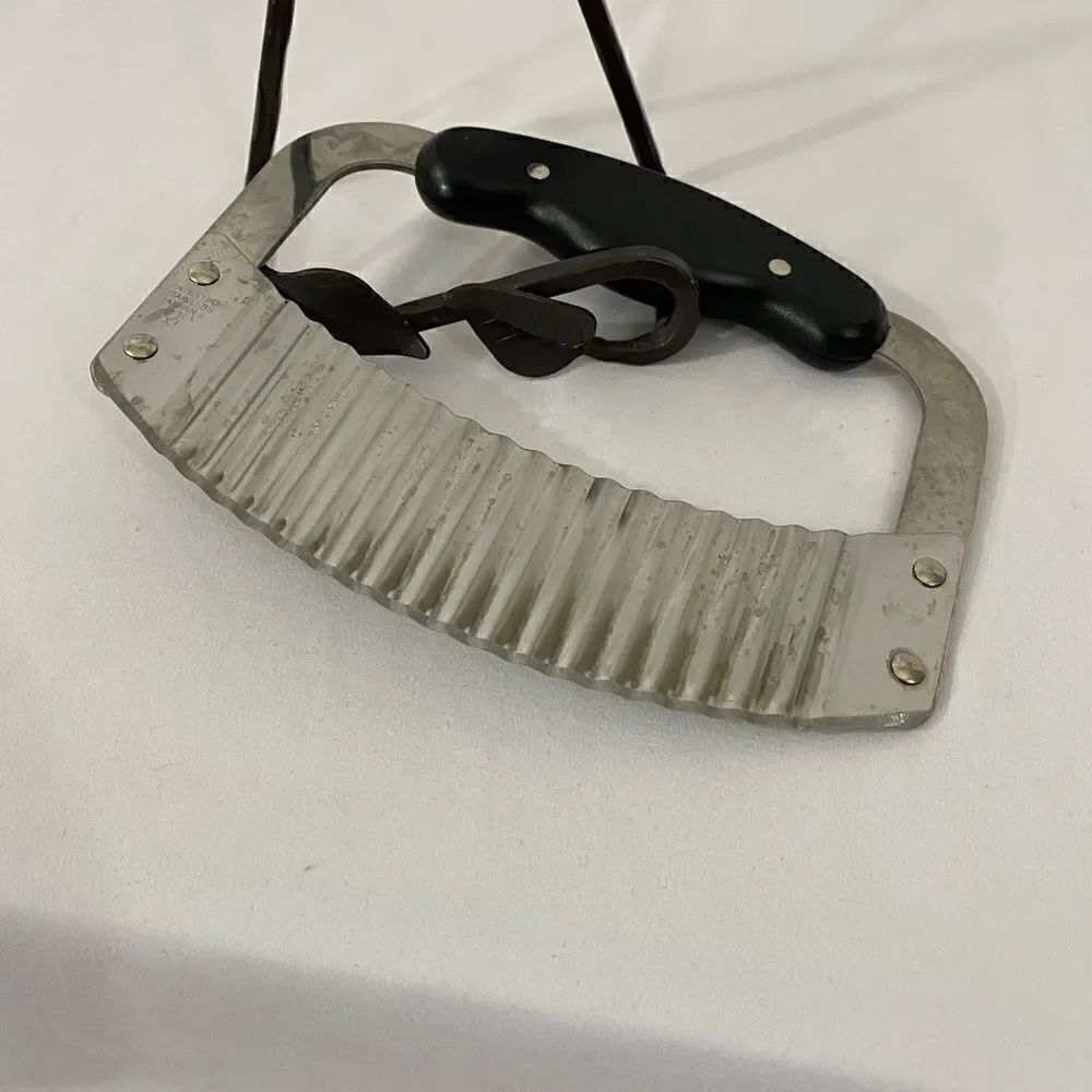 Pampered Chef Crinkle Cutter  - Picture 5 of 5